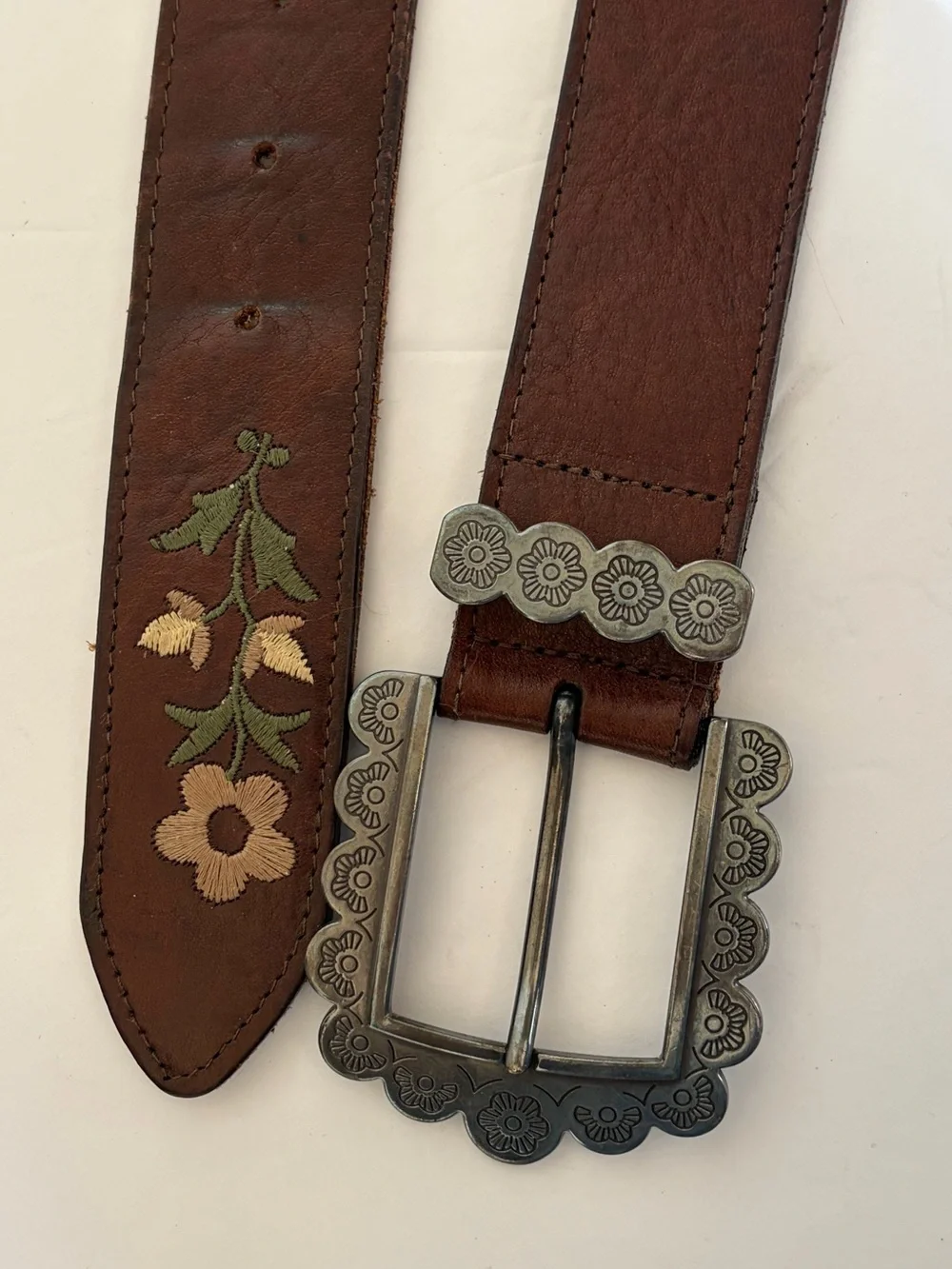 Vintage Avignon Leather Western Floral Embroidered Belt Scalloped Buckle L